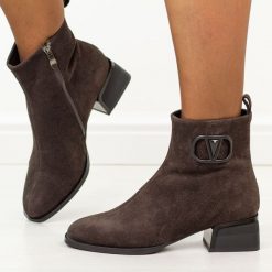Brązowe skórzane botki damskie na obcasie Cambell 55336. Brązowe botki damskie Cambell, na jesień, z dzianiny, casualowe, z okrągłym noskiem, bez obcasa, na obcasie, bez zapięcia. Za 379.00 zł.