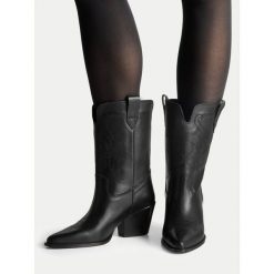 Kowbojki Badura. Czarne botki damskie Badura, bez obcasa, na słupku, bez zapięcia. Za 449.99 zł.