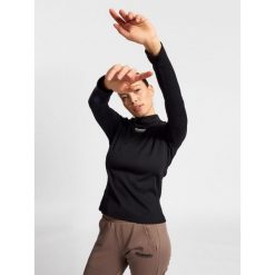 Damski sweter z golfem Hummel LGC Gisa. Czarne golfy damskie Hummel, bez wzorów, bez ramiączek. Za 168.00 zł.