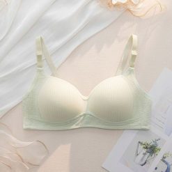 Biustonosz bezszwowy bez fiszbin codzienny elegancki Sibylle. Szare biustonosze Intica, bez wzorów, ze skóry. Za 59.00 zł.