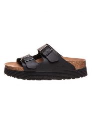 Birkenstock Klapki "Arizona Grooved" w kolorze czarnym rozmiar: 41. Czarne klapki damskie Birkenstock, bez wzorów, z otwartym noskiem, bez obcasa, bez zapięcia. Za 395.31 zł.