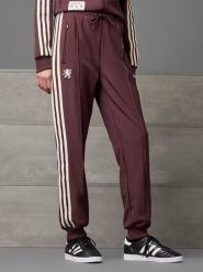 Adidas Spodnie dresowe "Olympique Lyonnais Terrace Icons" w kolorze czerwonym rozmiar: S. Czerwone spodnie dresowe damskie Adidas, s, bez wzorów, z dresówki. Za 161.95 zł.