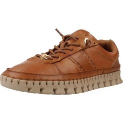 Buty CARMELA 162528 Brązowy. Brązowe obuwie trekkingowe damskie Carmela, ze skóry, bez zapięcia. Za 403.61 zł.