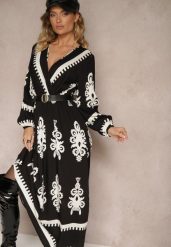 Czarna Kopertowa Sukienka z Wiskozą w Etniczny Wzór z Gumką i Paskiem w Talii Tifissa. Czarne sukienki damskie Renee, z aplikacjami, z wiskozy, glamour, bez ramiączek. W wyprzedaży za 99.99 zł.