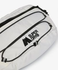 Superdry Outdoor Bumbag — lekka, wytrzymała nerka – Brilliant White. Białe nerki i saszetki damskie Superdry, bez wzorów, z nylonu. Za 129.40 zł.