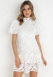 Biała Sukienka Cilleis. Białe sukienki damskie Born2be, z aplikacjami, z koronki, eleganckie, bez ramiączek. Za 279.99 zł.