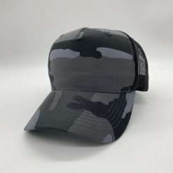 Czapka z daszkiem truckerka Camo graphite. Szare czapki z daszkiem damskie MAGROF, bez wzorów. W wyprzedaży za 39.99 zł.