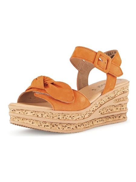 Gabor Skórzane sandały w kolorze pomarańczowym rozmiar: 38. Pomarańczowe sandały damskie Gabor, bez wzorów, z otwartym noskiem, bez obcasa, na koturnie, bez zapięcia. Za 201.08 zł.