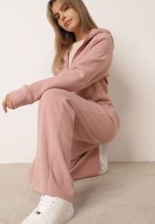 Różowy Komplet Dresowy z Prążkowanego Materiału Bluza z Kapturem i Spodnie Alatha. Czerwone bluzy damskie Born2be, l, bez wzorów, z dresówki, z kapturem. Za 169.99 zł.