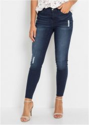 Dżinsy o kroju skinny ze średnim stanem, krótsza nogawka. Niebieskie rurki damskie bonprix, bez wzorów, z jeansu. Za 127.99 zł.