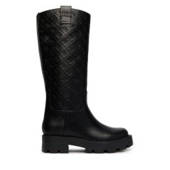 Kozaki Guess. Czarne kozaki damskie Guess, bez obcasa, na płaskiej podeszwie, bez zapięcia. Za 824.99 zł.