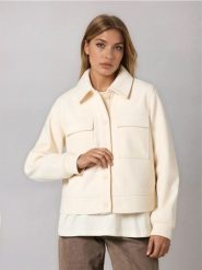 Kurtka koszulowa typu shacket z domieszką wiskozy - kremowy. Białe kurtki damskie Sinsay, l, bez wzorów, z wiskozy, bez kaptura. Za 79.99 zł.
