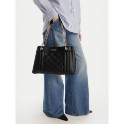 Torebka Nine West. Czarne kuferki damskie Nine West, bez wzorów, bez dodatków. Za 299.99 zł.