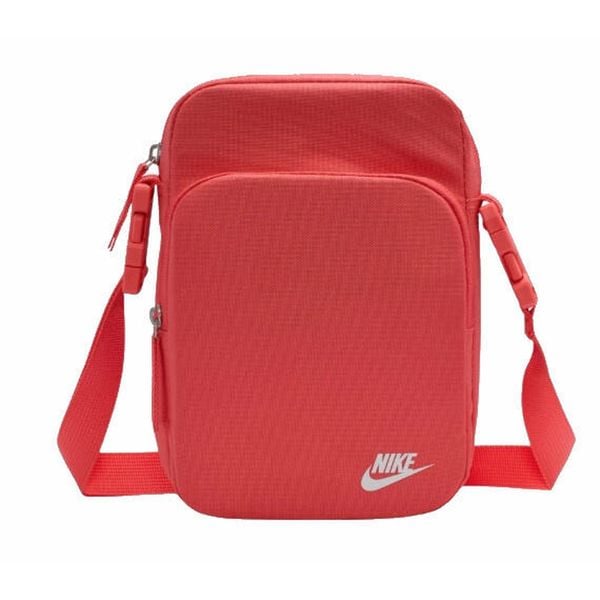 Saszetka na ramię Nike Nk Heritage Crossbody. Czerwone nerki i saszetki damskie Nike, bez wzorów. Za 110.99 zł.
