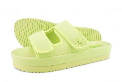 Klapki plażowe damskie Flip Flop Velcro Flower. Zielone klapki damskie Flip Flop, bez wzorów, z materiału, bez obcasa, bez zapięcia. Za 95.49 zł.