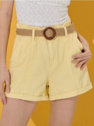Szorty jeansowe paperbag z paskiem - żółty. Żółte spodenki sportowe damskie Sinsay, l, bez wzorów, z jeansu. W wyprzedaży za 29.99 zł.