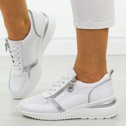 Białe skórzane sneakersy damskie na koturnie Cambell 94311. Białe obuwie sportowe damskie Cambell, na jesień, z dresówki, bez zapięcia, trekkingowe. Za 259.00 zł.