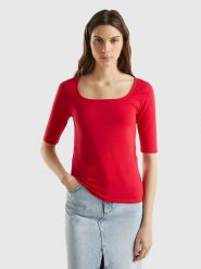 Benetton Koszulka w kolorze czerwonym rozmiar: XS. Czerwone bluzki damskie Benetton, xs, bez wzorów, bez kołnierzyka, bez ramiączek. Za 32.90 zł.