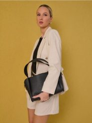 Torebka typu shopper z odpinaną saszetką - czarny. Czarne nerki i saszetki damskie Sinsay, bez wzorów. Za 59.99 zł.