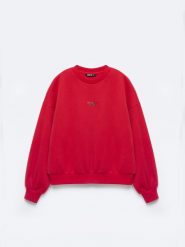 Bluza damska z niewielkim haftem czerwona Marika 603. Czerwone bluzy damskie Big Star, l, bez wzorów, z bawełny, bez kaptura. Za 199.99 zł.