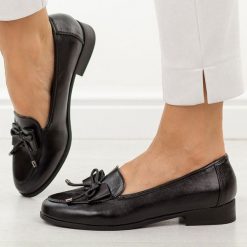 Czarne półbuty damskie M.Daszyński 25113-2. Czarne półbuty damskie M.Daszyński, na jesień, z aplikacjami, z materiału, bez obcasa, na płaskiej podeszwie, bez zapięcia. Za 179.00 zł.