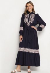 Granatowa Rozkloszowana Sukienka z Wiskozy w Stylu Boho ze Stójką i Haftem Kolionisea. Niebieskie sukienki damskie Born2be, bez wzorów, z wiskozy, boho, bez ramiączek. W wyprzedaży za 237.99 zł.