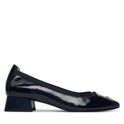 Czółenka Caprice. Niebieskie czółenka damskie Caprice, bez wzorów, bez obcasa. Za 379.99 zł.