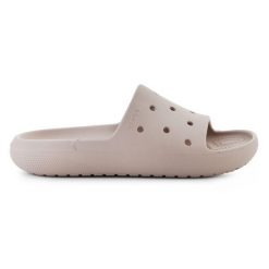 Klapki Crocs Classic Slide v2 209401-214 beżowy. Brązowe klapki damskie bez wzorów, z otwartym noskiem, bez obcasa, bez zapięcia. Za 223.31 zł.