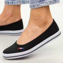 Czarne baleriny tekstylne American Club Lh98. Czarne obuwie sportowe damskie American CLUB, na lato, z materiału, bez zapięcia, tenisowe. Za 79.00 zł.