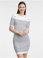 Orsay Sukienka dzianinowa w kolorze biało-granatowym rozmiar: M. Białe sukienki damskie Orsay, bez wzorów, z bawełny, bez ramiączek. Za 78.99 zł.