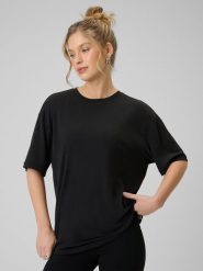 4F T-shirt loose z modalem damski - czarny XS. Czarne t-shirty damskie 4F, xs, bez wzorów, bez kołnierzyka. Za 89.99 zł.