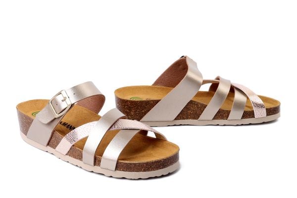 DR. BRINKMANN 700904-82 gold, klapki damskie. Żółte klapki damskie Dr. Brinkmann, bez wzorów, bez obcasa, na koturnie, bez zapięcia. Za 194.90 zł.