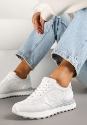 Białe Sneakersy z Koronkowymi Zdobieniami Dallriva. Białe obuwie sportowe casual damskie Renee, z jeansu, bez zapięcia. Za 89.99 zł.