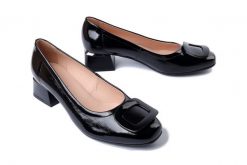 BIOECO BY ARKA 6823 1974 1290 czarny, czółenka damskie. Czarne czółenka damskie Bioeco by Arka, z aplikacjami, bez obcasa, na obcasie. Za 389.90 zł.