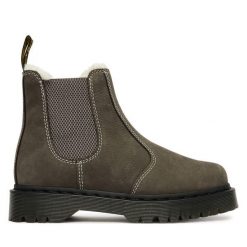 Sztyblety Dr. Martens. Szare botki damskie Dr Martens, bez obcasa, na płaskiej podeszwie, bez zapięcia. Za 1,039.00 zł.