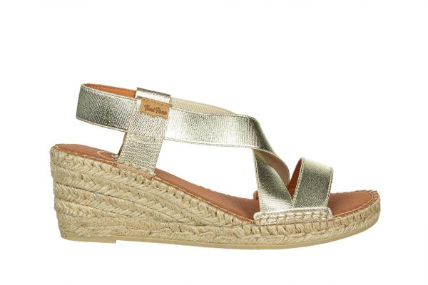 Sandały Toni Pons Tura-RC Platinum 204008, Złoty, Skóra naturalna - 39. Żółte sandały damskie Toni Pons, bez wzorów, z bawełny, bez obcasa, bez zapięcia. W wyprzedaży za 197.10 zł.