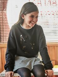 Mayoral Bluza 7472 Czarny Regular Fit. Czarne bluzy dziewczęce Mayoral, bez wzorów, z wiskozy, bez ramiączek, bez kaptura. Za 89.99 zł.