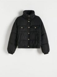 Pikowana kurtka - czarny. Czarne kurtki damskie Reserved, l, bez wzorów, bez kaptura. W wyprzedaży za 59.99 zł.