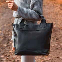 Torebka skórzana elegancki kuferek DAN-A T195 czarna. Czarne kuferki damskie DAN-A, ze skóry, bez dodatków. Za 399.99 zł.