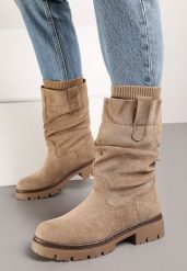 Ciemnobeżowe Botki z Imitacji Zamszu z Marszczoną Cholewką i Prążkowanym Ściągaczem Etinessa. Brązowe botki damskie Born2be, z jeansu, eleganckie, z okrągłym noskiem, bez obcasa, na obcasie, bez zapięcia. Za 94.99 zł.