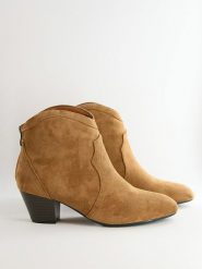 Bellucci Botki w kolorze jasnobrązowym rozmiar: 39. Brązowe botki damskie Bellucci, eleganckie, bez obcasa, bez zapięcia. Za 152.98 zł.