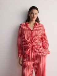 Bawełniana koszula oversize - wielobarwny. Koszule damskie Reserved, l, bez wzorów, z bawełny, bez kołnierzyka, bez ramiączek. W wyprzedaży za 59.99 zł.