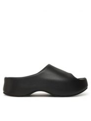 Klapki damskie INUIKII CLOG LEATHER. Czarne klapki damskie Inuikii, bez wzorów, ze skóry, bez obcasa, na platformie, bez zapięcia. Za 999.99 zł.