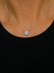 DIA DIAMONDS Srebrny naszyjnik z zawieszką - dł. 40 cm rozmiar: onesize. Szare naszyjniki damskie DIA DIAMONDS, z diamentem, srebrne. Za 303.06 zł.