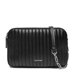 Torebka Calvin Klein. Czarne listonoszki damskie Calvin Klein, bez wzorów, bez dodatków. Za 269.99 zł.
