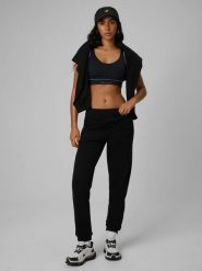 4F Spodnie dresowe joggery damskie - czarne XXL. Czarne spodnie dresowe damskie 4F, xxl, bez wzorów, z bawełny. Za 129.99 zł.