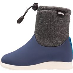 Native RANGER Śniegowce regatta blue/dublin grey/bone white. Niebieskie buty zimowe chłopięce Native, z materiału. W wyprzedaży za 169.50 zł.