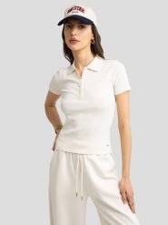 Koszulka damska polo prążkowana kremowa Rafaela 103. Białe koszulki damskie Big Star, l, bez wzorów, z dzianiny, bez kołnierzyka, bez ramiączek. Za 119.99 zł.
