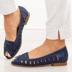 Granatowe ażurowe półbuty damskie Potocki 12392. Niebieskie półbuty damskie POTOCKI, na lato, w ażurowe wzory, ze skóry, bez obcasa, na płaskiej podeszwie, bez zapięcia. Za 169.00 zł.