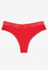 Czerwone Majtki Stringi z Bawełny z Ozdobną Gumką i Koronką Torstia. Czerwone stringi Born2be, z aplikacjami, z bawełny. Za 4.99 zł.